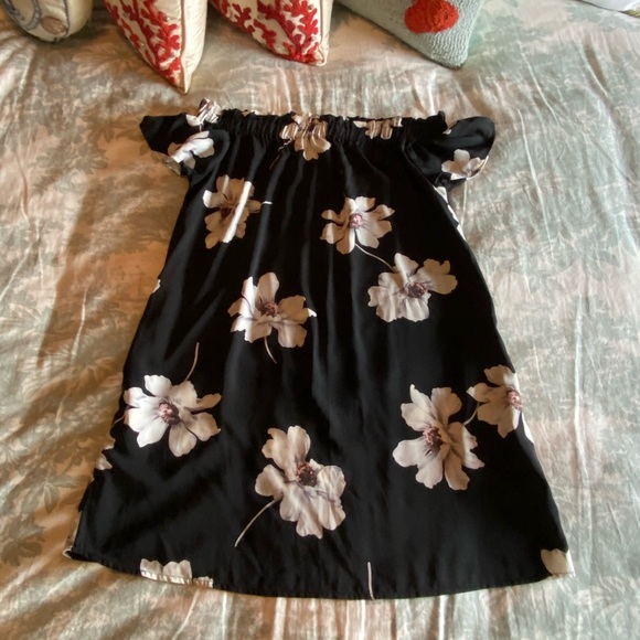 NWOT Floral Off-the-Shoulder Dress - Picture 11 of 11
